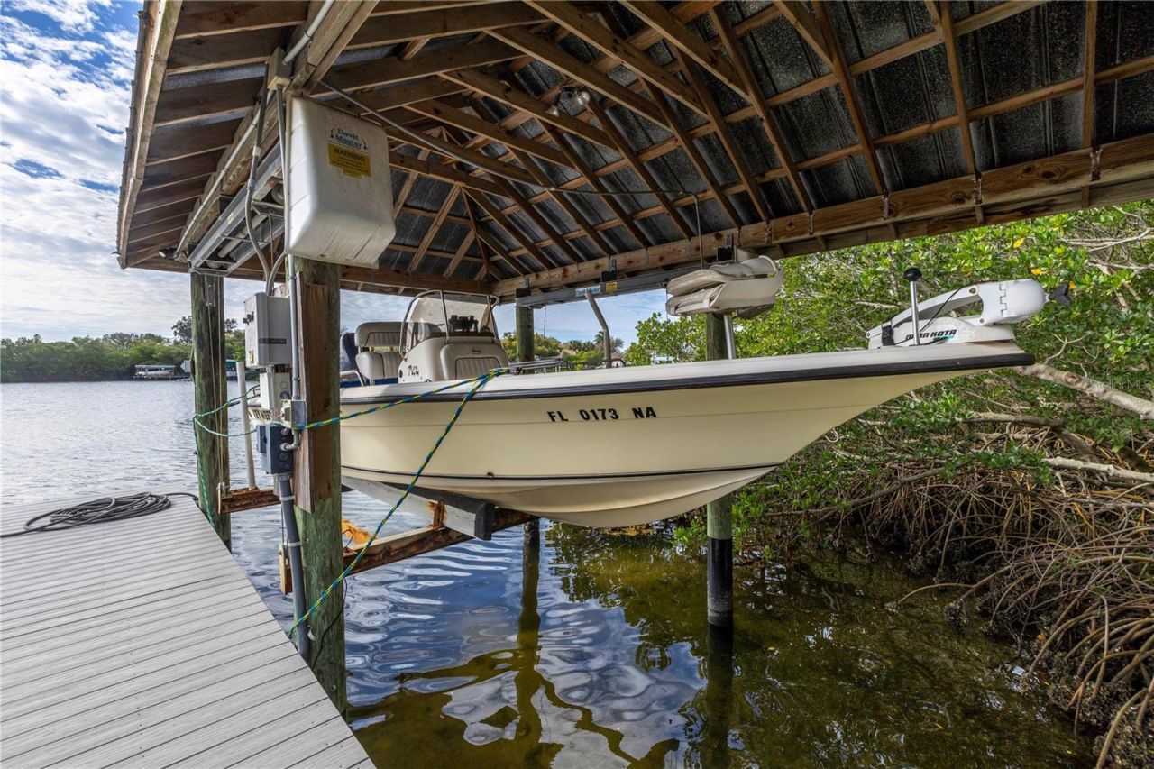734 Weedon Drive Ne, Saint Petersburg, FL 33702 Photo