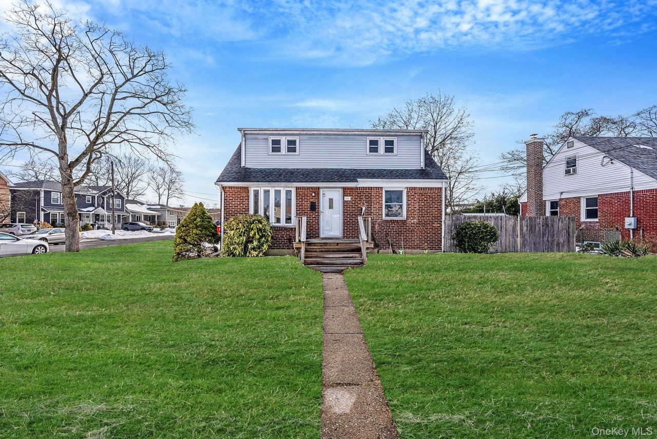 526 Albert Street, East Meadow, NY 11554 Main Photo