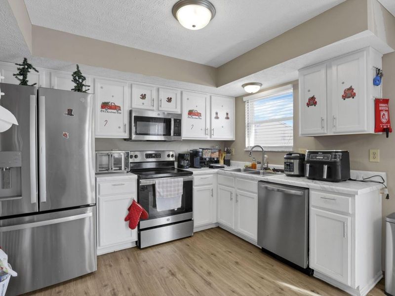 2700 Raphael Drive, Columbus, OH 43232 Photo 14