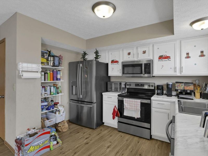 2700 Raphael Drive, Columbus, OH 43232 Photo 15