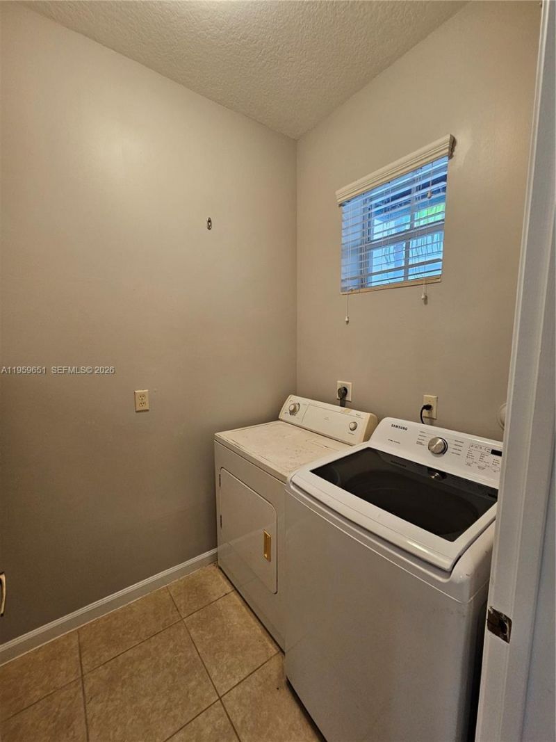 1033 NE 17th Way , Unit 406, Fort Lauderdale, FL 33304 Photo