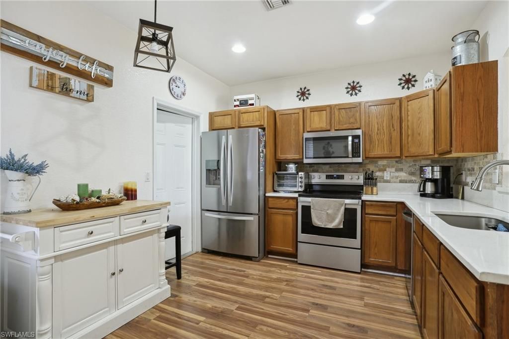 3350 Dandolo Cir, Cape Coral, FL 33909 Photo