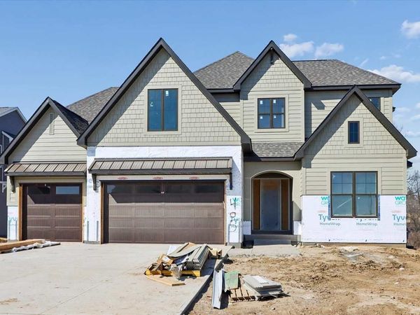 405 MacBride Trl, Solon, IA 52333