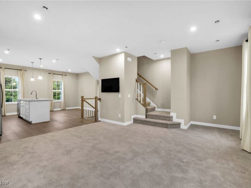 316 E Reno Drive, Louisville, OH 44641 Photo 12