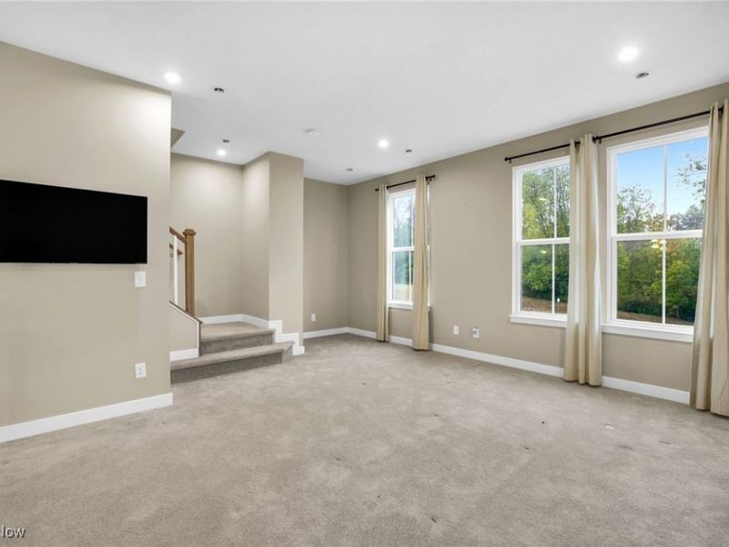 316 E Reno Drive, Louisville, OH 44641 Photo 13