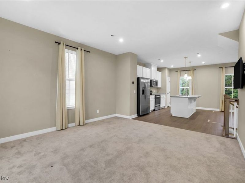 316 E Reno Drive, Louisville, OH 44641 Photo 2