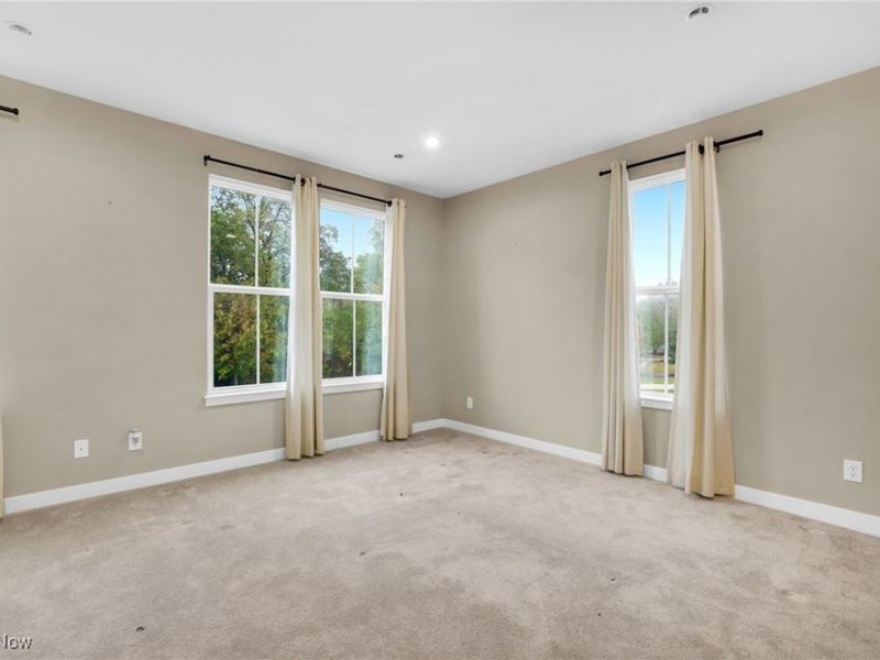 316 E Reno Drive, Louisville, OH 44641 Photo 3