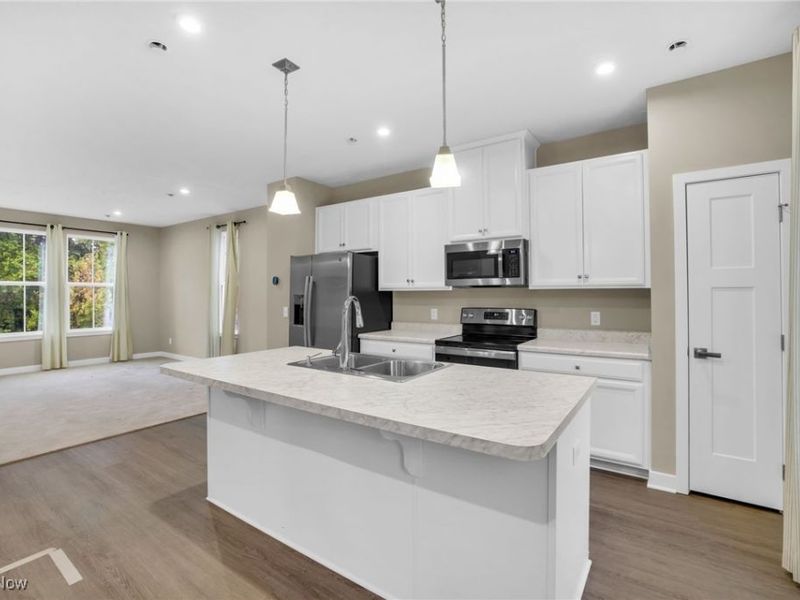 316 E Reno Drive, Louisville, OH 44641 Photo 4