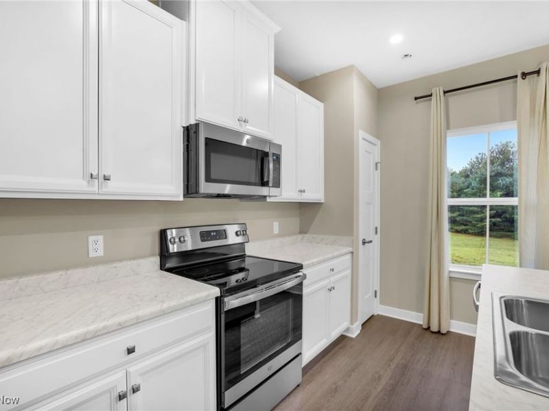 316 E Reno Drive, Louisville, OH 44641 Photo 6