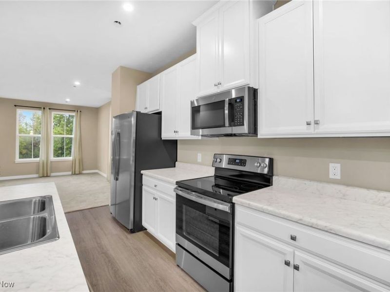 316 E Reno Drive, Louisville, OH 44641 Photo 7