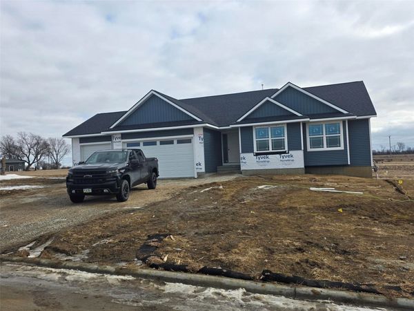 3350 Center Court, Robins, IA 52328