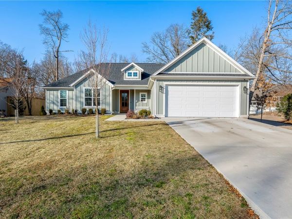 18 Merritt Drive, Bella Vista, AR 72714