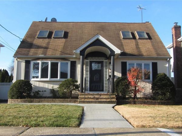 367 Columbus Parkway, East Williston, NY 11501