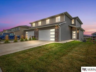 989 Titan Drive, Hickman, NE 68372