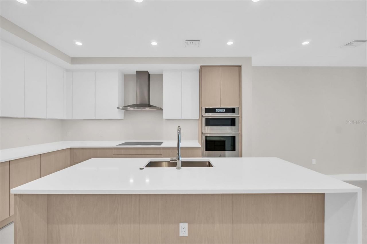 275 1st Avenue S, Unit 3703, Saint Petersburg, FL 33701 Photo