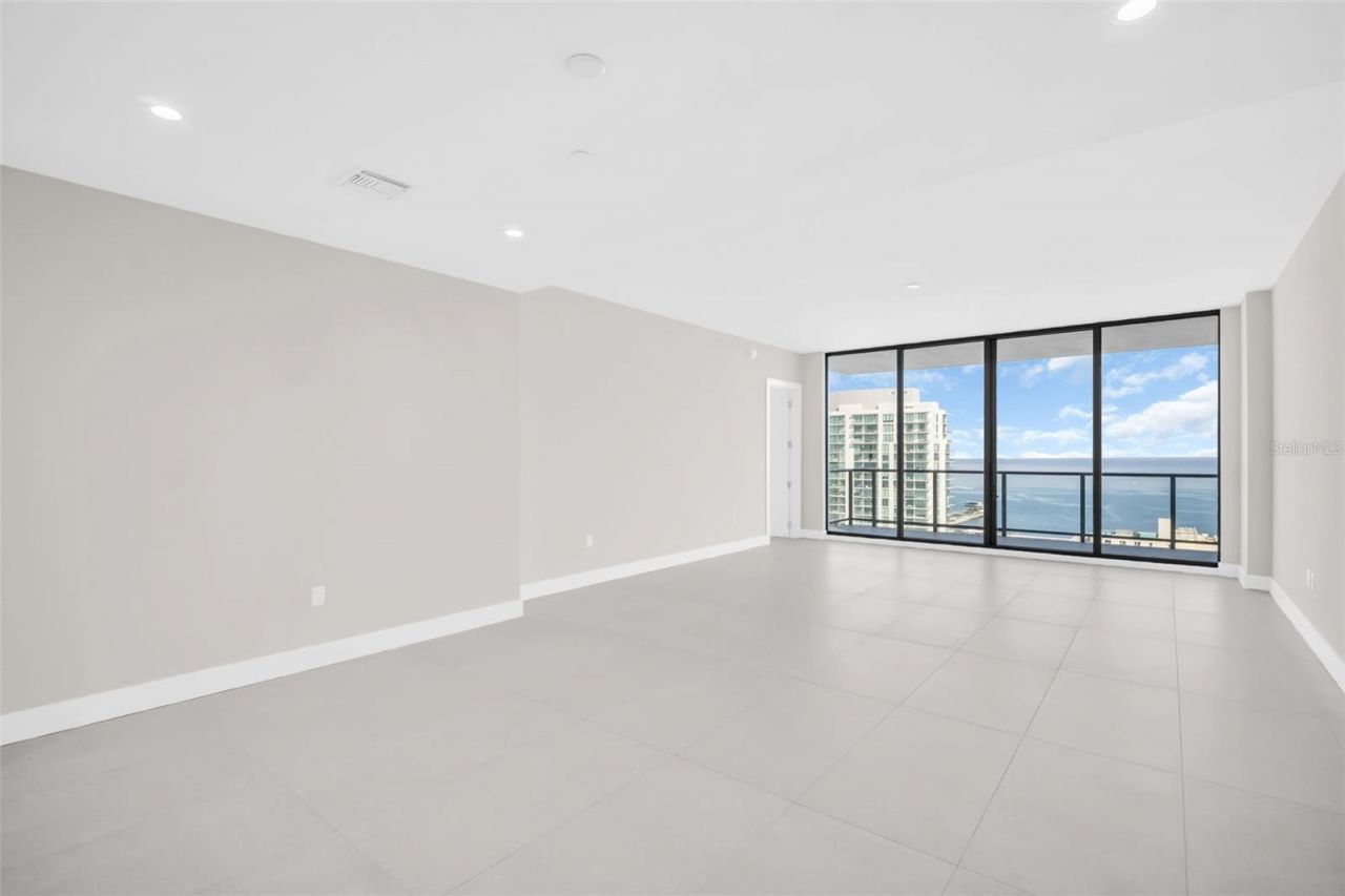 275 1st Avenue S, Unit 3703, Saint Petersburg, FL 33701 Photo