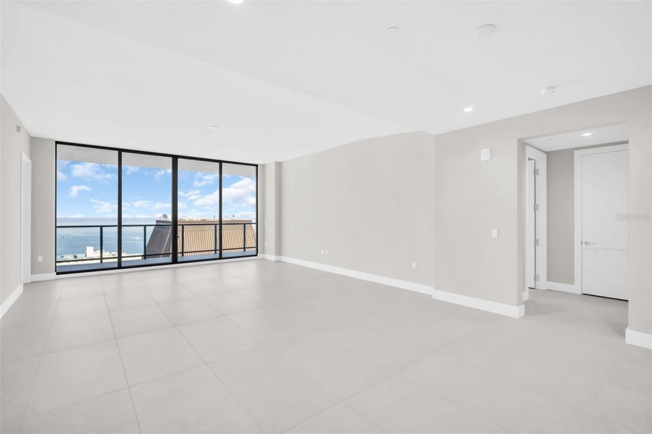 275 1st Avenue S, Unit 3703, Saint Petersburg, FL 33701 Photo