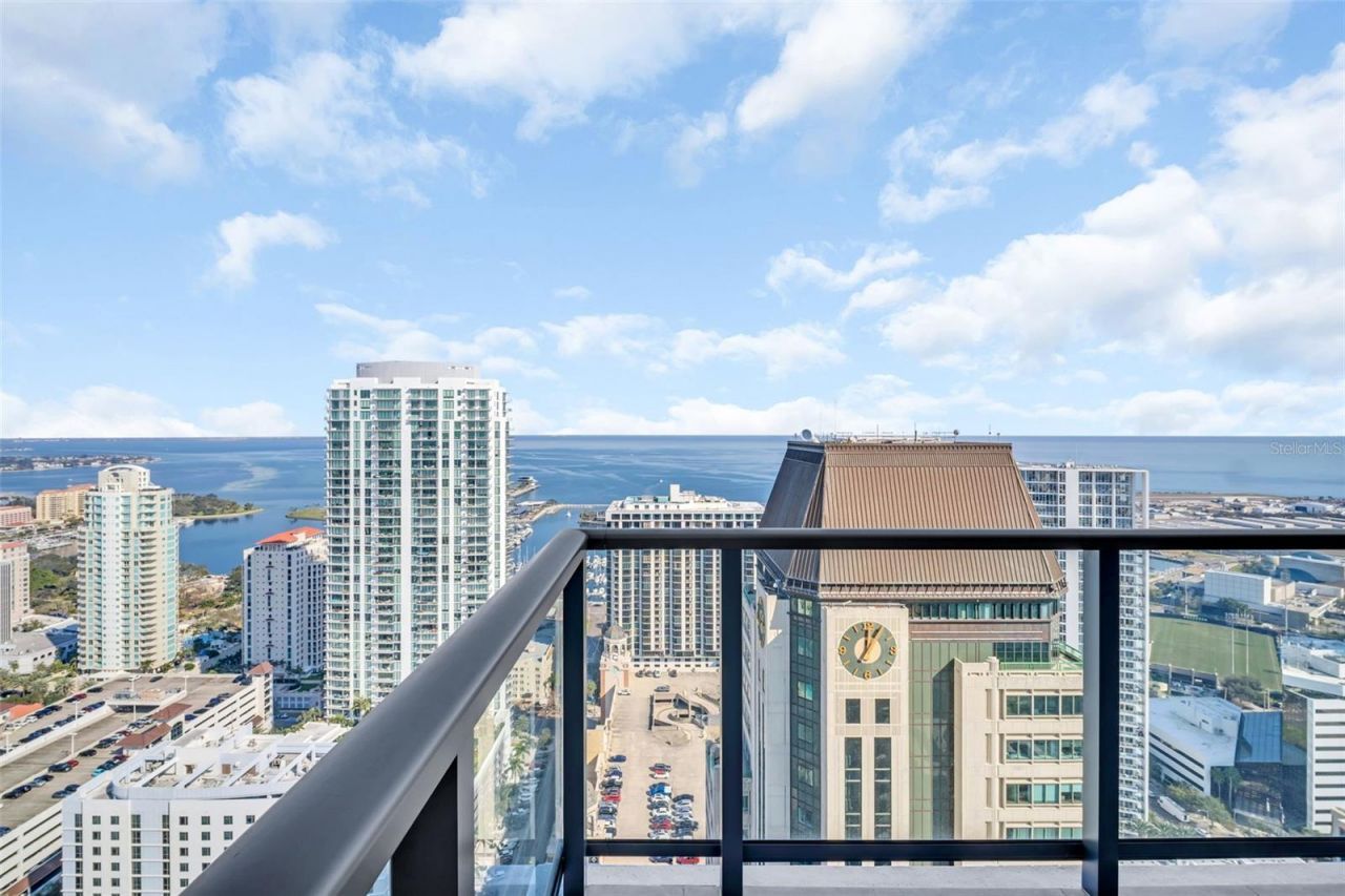 275 1st Avenue S, Unit 3703, Saint Petersburg, FL 33701 Photo