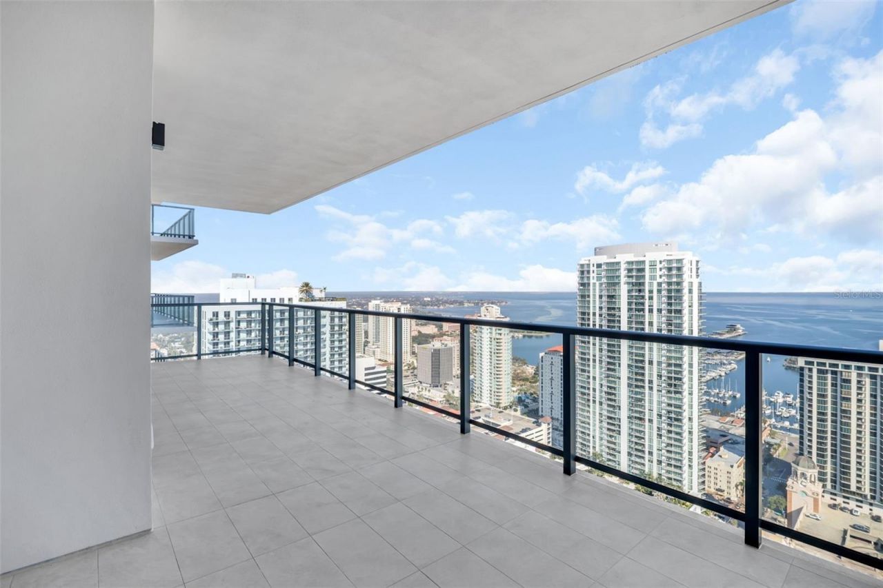 275 1st Avenue S, Unit 3703, Saint Petersburg, FL 33701 Photo