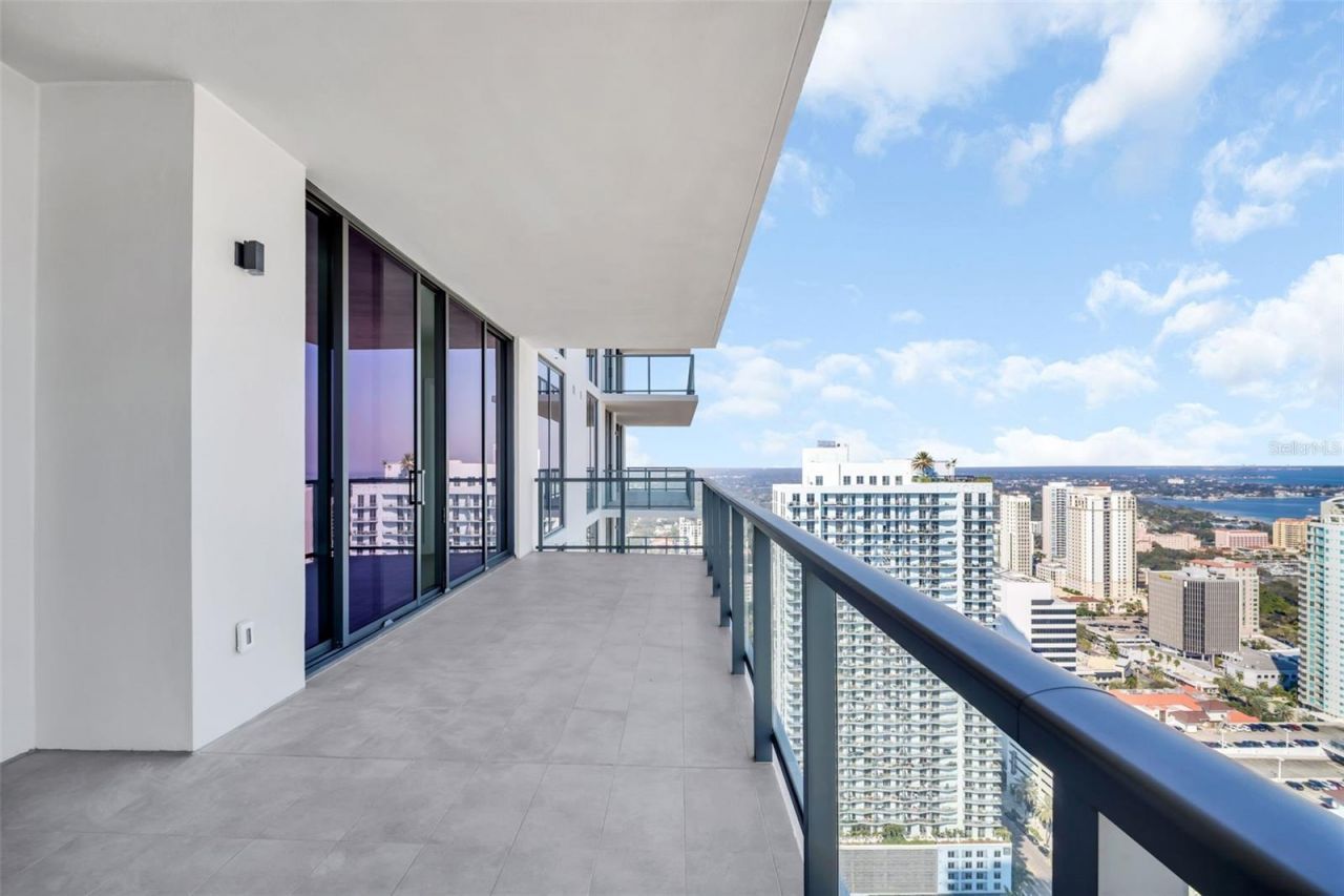 275 1st Avenue S, Unit 3703, Saint Petersburg, FL 33701 Photo