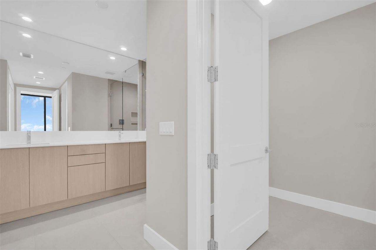 275 1st Avenue S, Unit 3703, Saint Petersburg, FL 33701 Photo