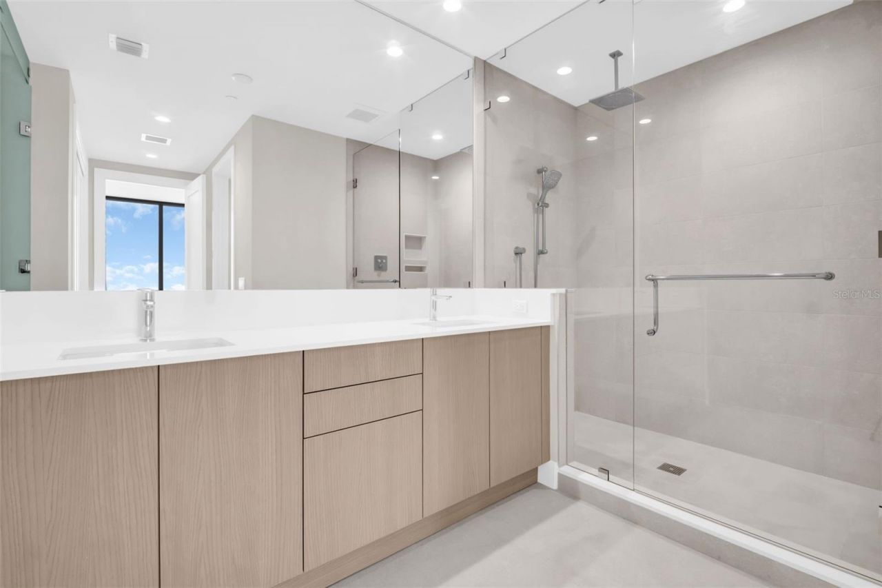 275 1st Avenue S, Unit 3703, Saint Petersburg, FL 33701 Photo