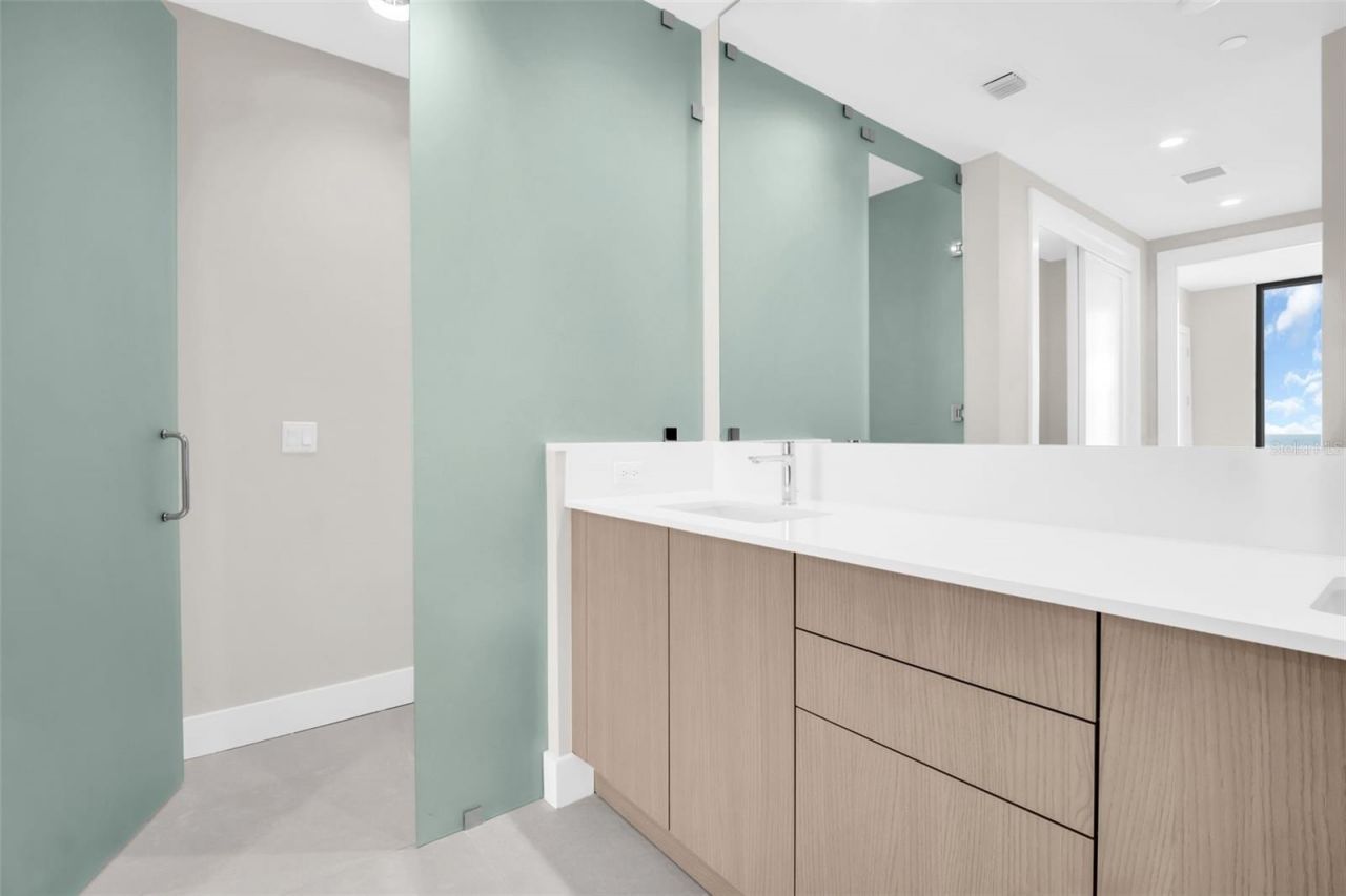 275 1st Avenue S, Unit 3703, Saint Petersburg, FL 33701 Photo