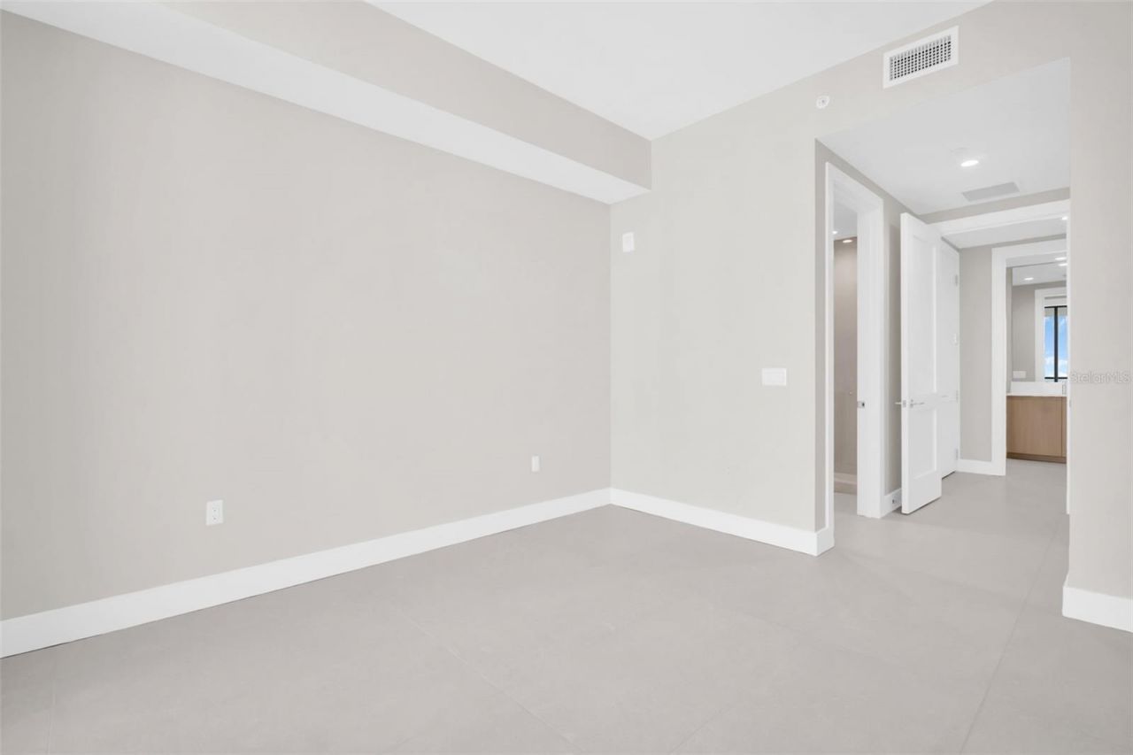 275 1st Avenue S, Unit 3703, Saint Petersburg, FL 33701 Photo