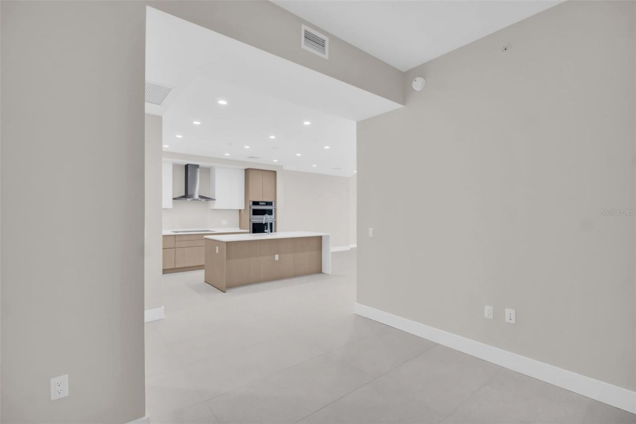 275 1st Avenue S, Unit 3703, Saint Petersburg, FL 33701 Photo