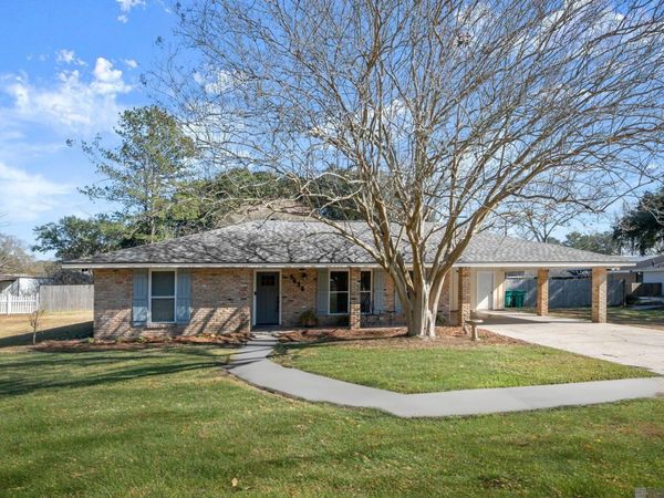 5626 Fennwood Dr, Zachary, LA 70791