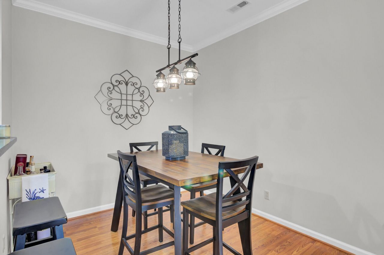 1600 Long Grove Drive Photo 14