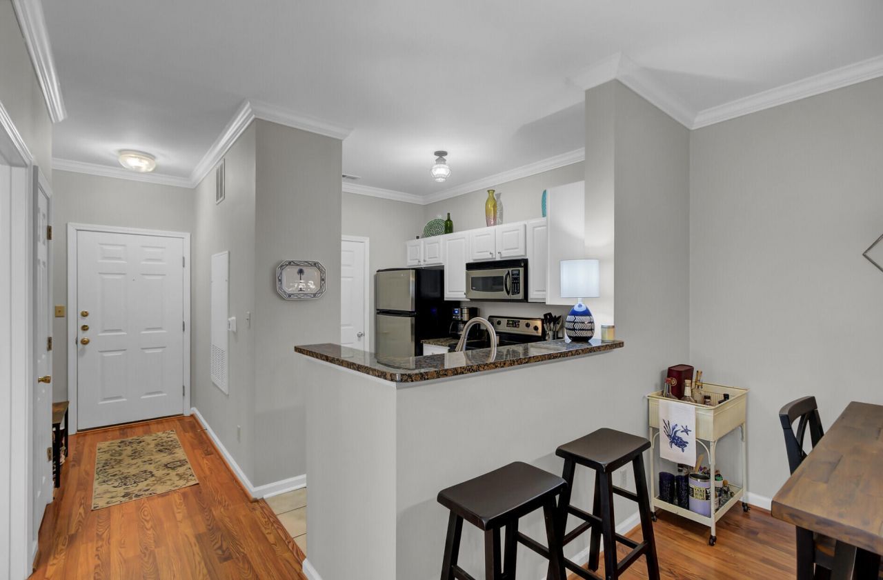 1600 Long Grove Drive Photo 16