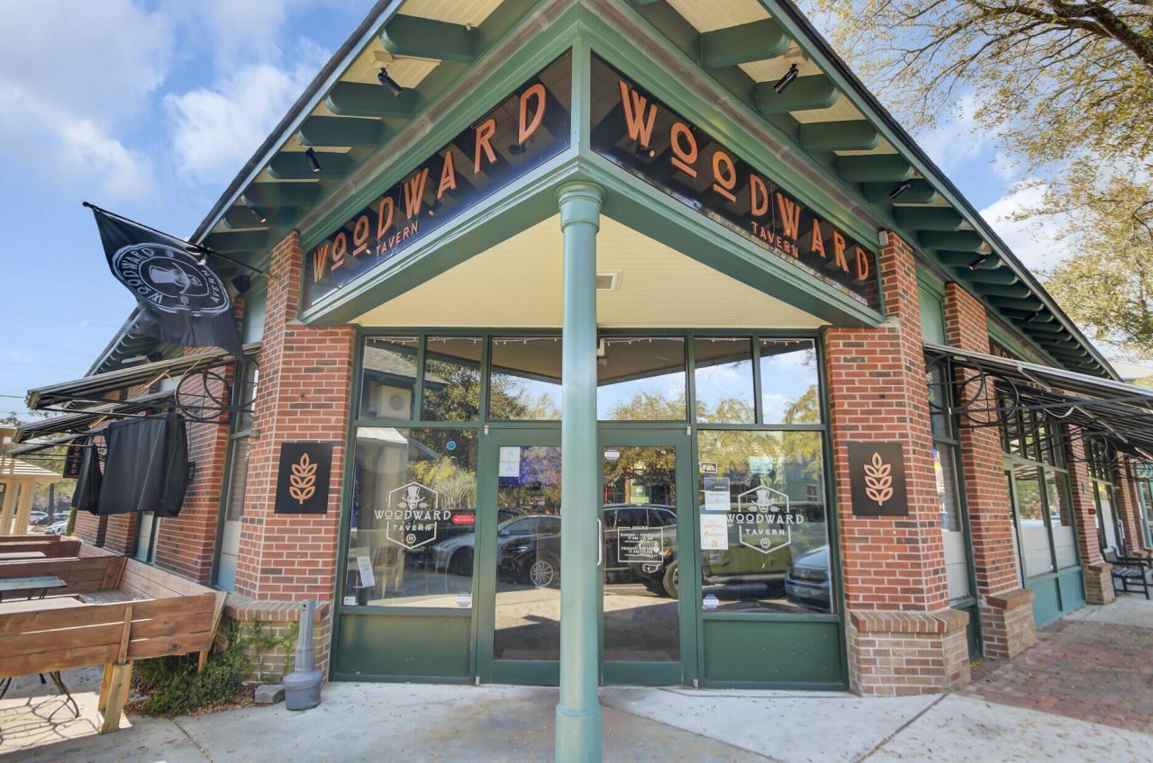 1600 Long Grove Drive Photo 32