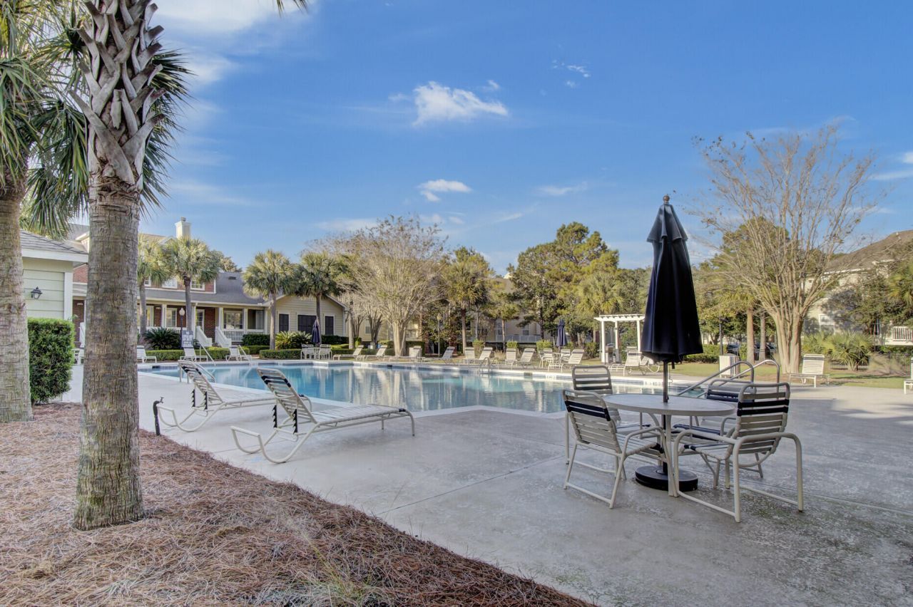 1600 Long Grove Drive Photo 41