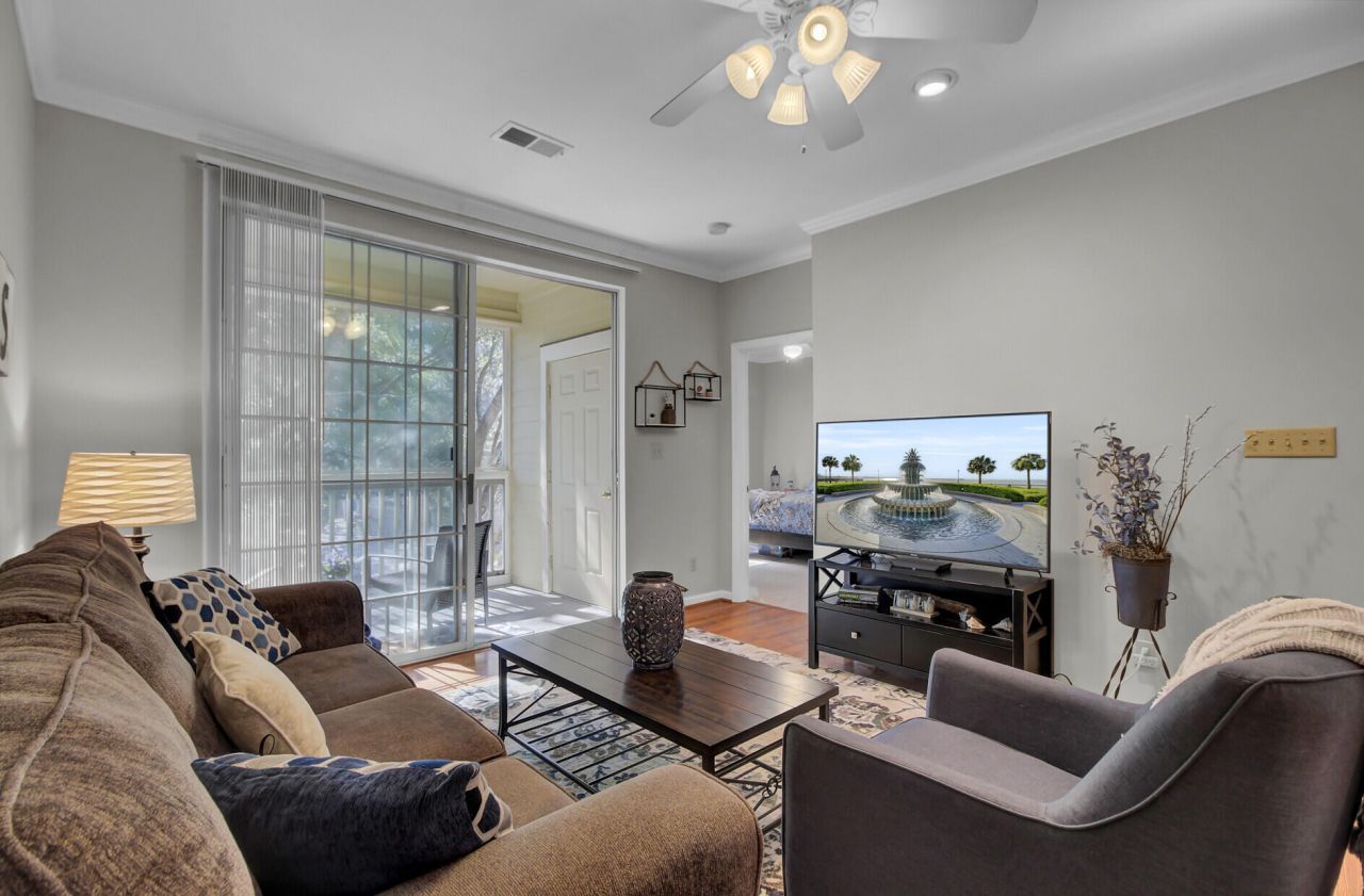 1600 Long Grove Drive Photo 9