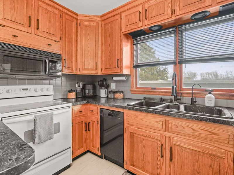 112 Iron Street, Bucyrus, OH 44820 Photo 6