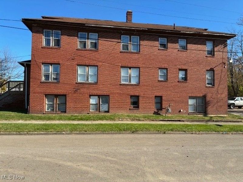 228 Cole Avenue, Akron, OH 44301 Photo 2