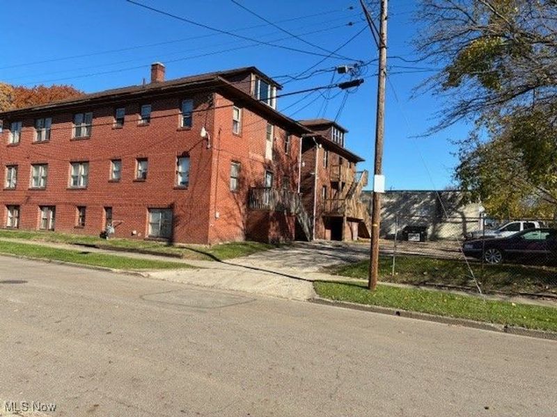 228 Cole Avenue, Akron, OH 44301 Photo 3