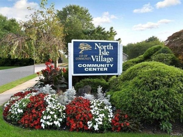 27 El Camino Court, Unit 27, Coram, NY 11727