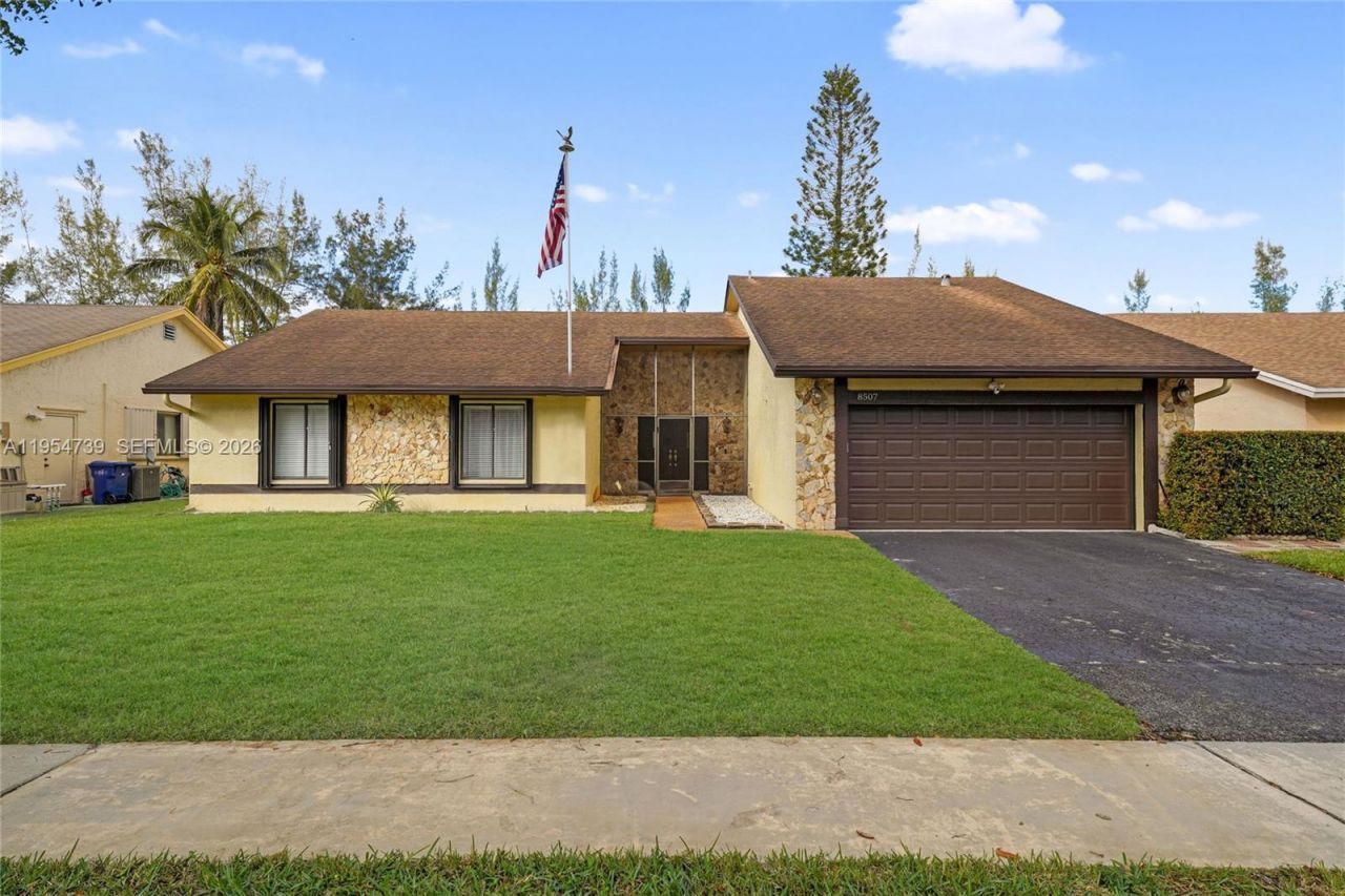 8507 NW 54th Ct, Lauderhill, FL 33351 Photo