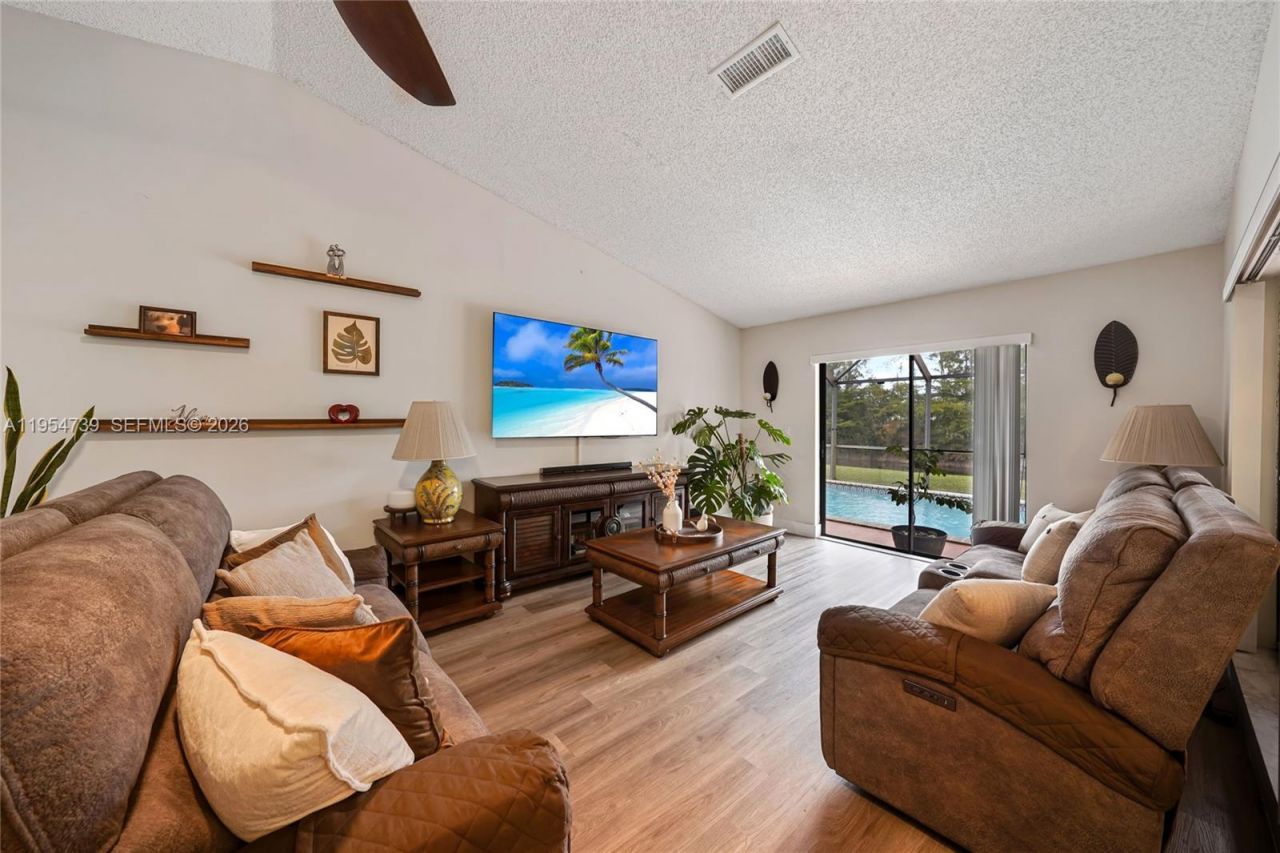 8507 NW 54th Ct, Lauderhill, FL 33351 Photo