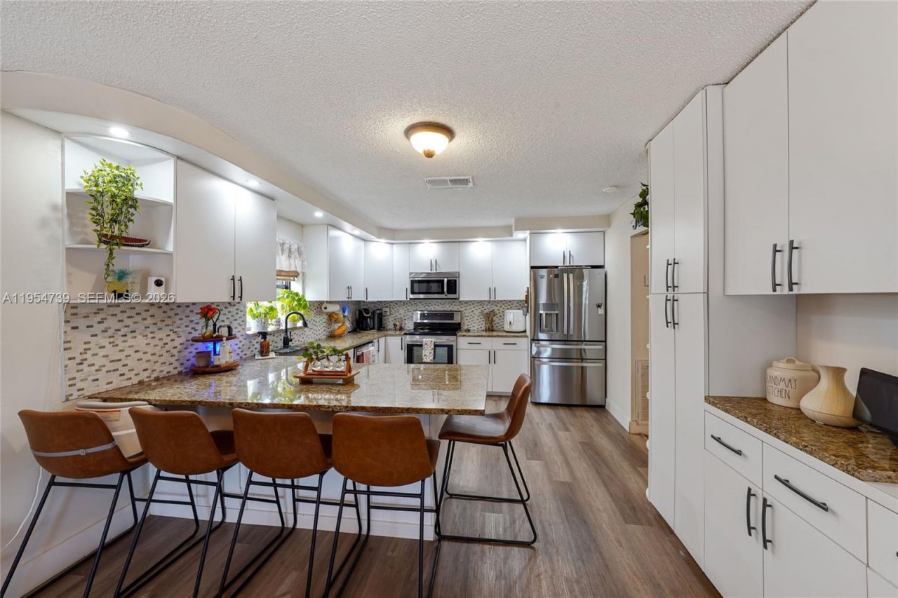 8507 NW 54th Ct, Lauderhill, FL 33351 Photo