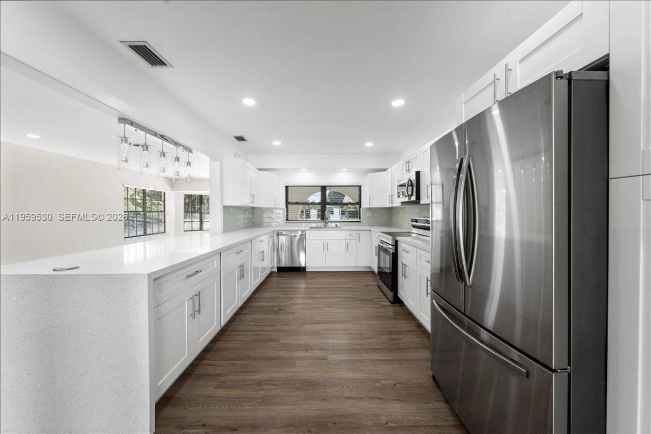 7705 SW 66th St, South Miami, FL 33143 Photo