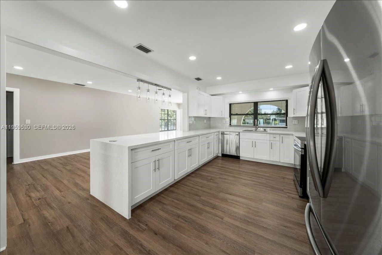 7705 SW 66th St, South Miami, FL 33143 Photo