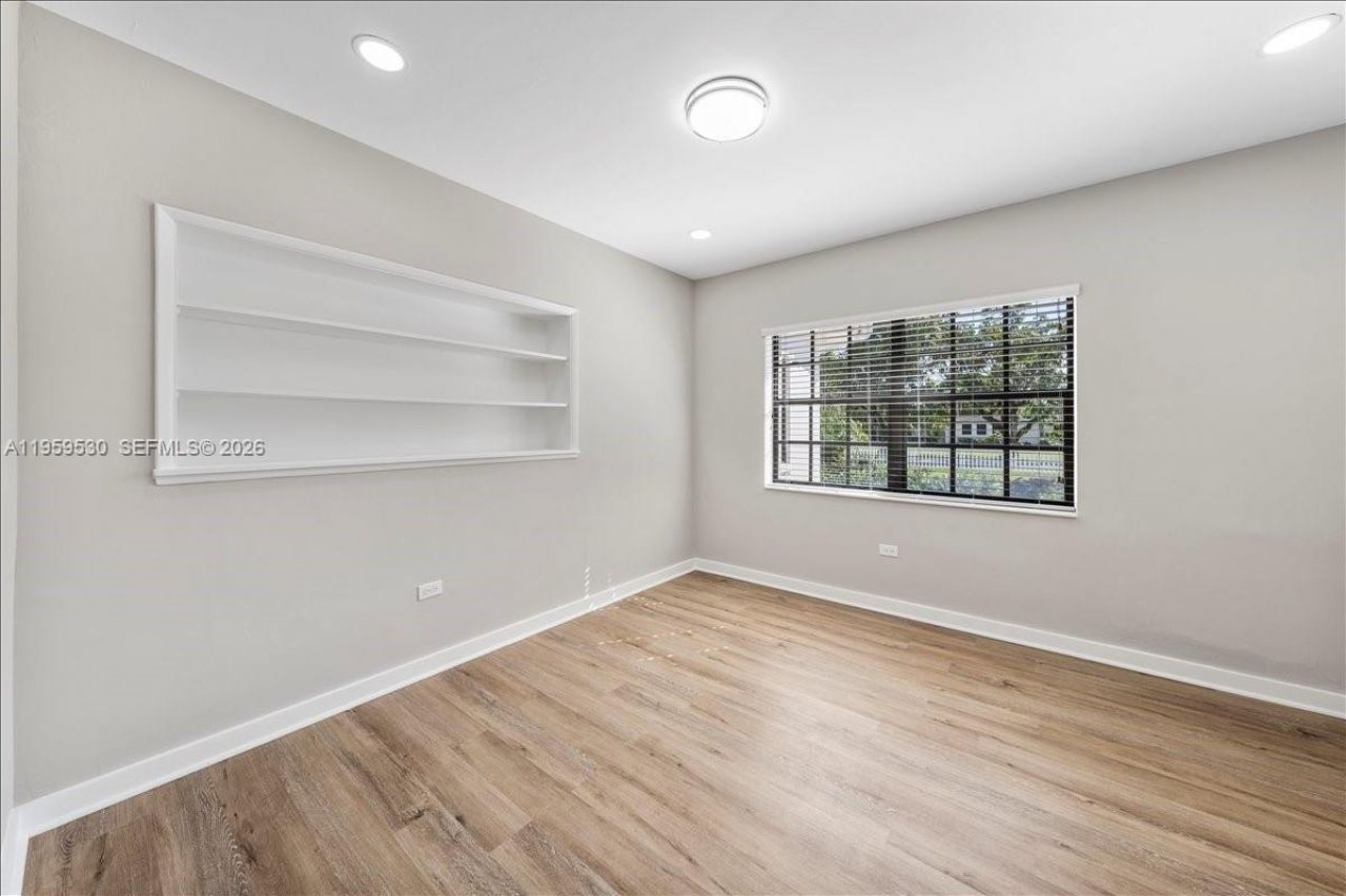 7705 SW 66th St, South Miami, FL 33143 Photo