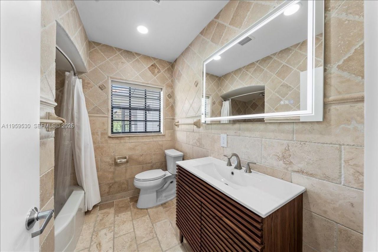 7705 SW 66th St, South Miami, FL 33143 Photo