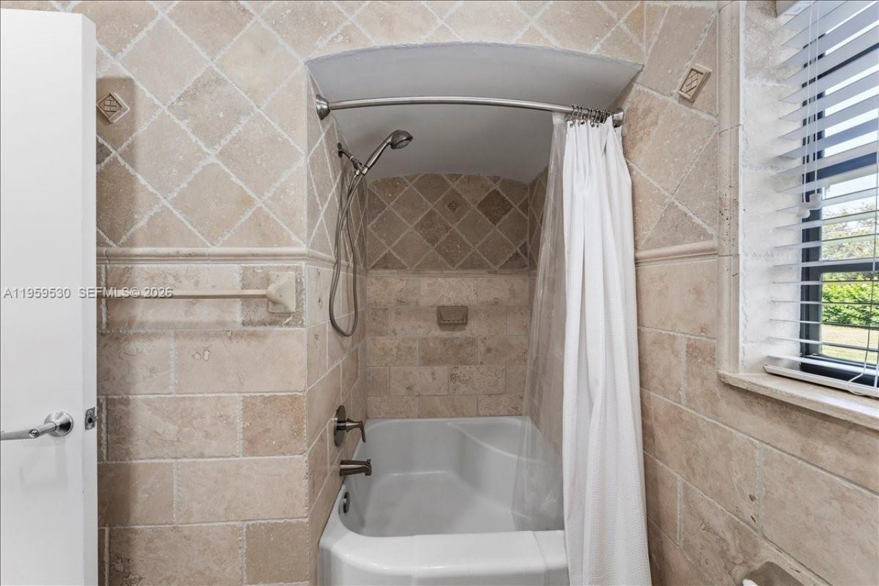 7705 SW 66th St, South Miami, FL 33143 Photo