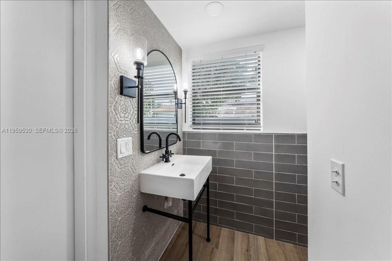 7705 SW 66th St, South Miami, FL 33143 Photo