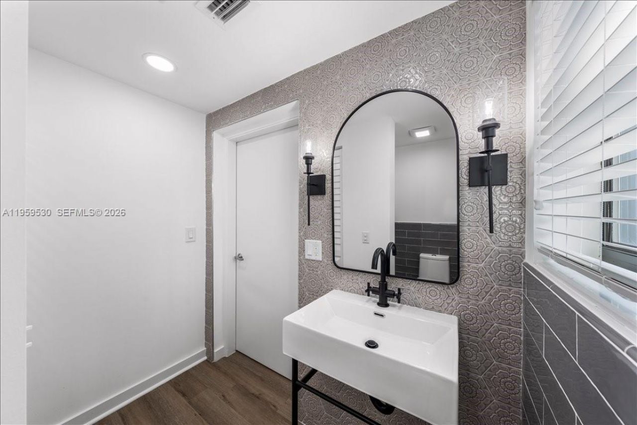 7705 SW 66th St, South Miami, FL 33143 Photo