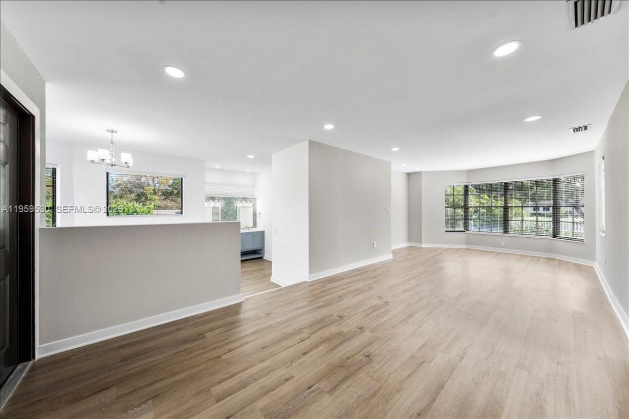 7705 SW 66th St, South Miami, FL 33143 Photo